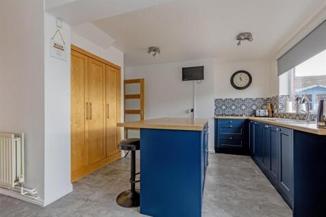 Kitchen/ Breakfast Room