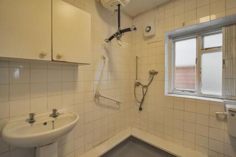 Flat A, 124 Rathcoole Gardens, Hornsey, London, N8 9PG