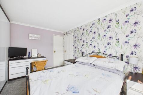 CAM03729G0-PR0064-STILL040