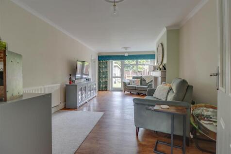16 SAXON CLOSE .2-2.jpg