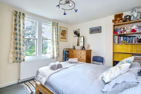 4 bed, 3 bath Detached in Leeds - Photo 12