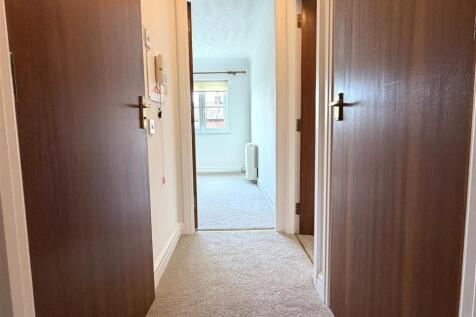 PRIVATE ENTRANCE HALLWAY