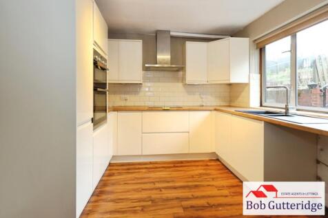 FITTED KITCHEN