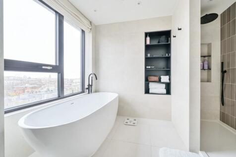 Master Ensuite 2