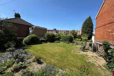 Garden rear shot.jpg