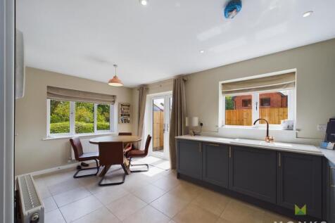 Kitchen 2.jpg