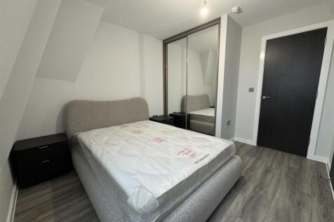 Bedroom pic 4.jpeg
