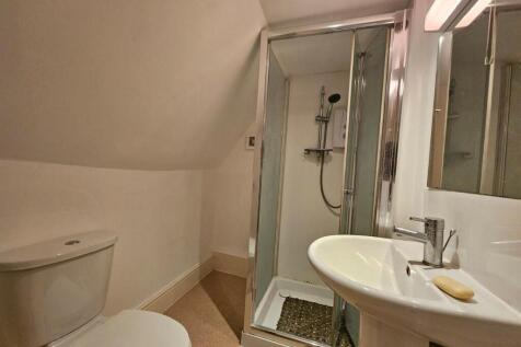 Bathroom 3.jpg