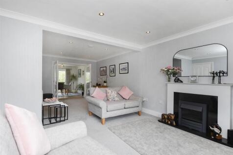 Bramleys Estate Agents - Gernhill Avenue - Fixby (