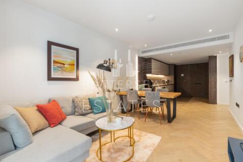 A fantastic, east facing two bedroom apartment of 885 sq ft offering views over Battersea Power Station.