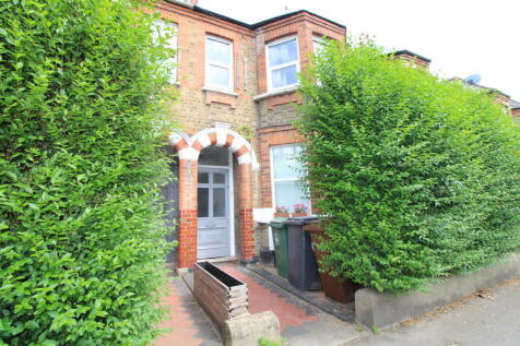 Available NOW !!! One bedroom Ground Floor Flat with access to shared garden