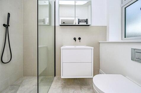 Bedroom Threeen-Suit