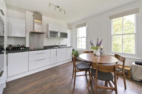 A light and characterful part-furnished two bedroom flat on the top floor of this popular and very attractive mansion block. The flat is presented in an excellent condition and offers in excess of 740