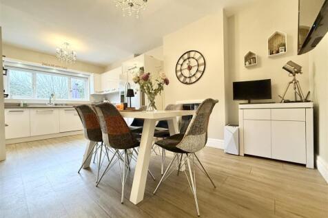 Family Dining Kitchen