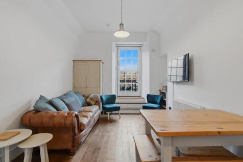 2 Bedroom Flat in EH1 1SX