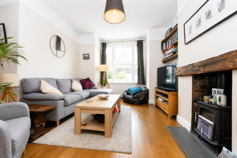 A two double bedroom apartment with office presented in good condition. Comprises open plan reception area leading to modern fitted kitchen, 2 double bedrooms and contemporary bathroom. Wood flooring,