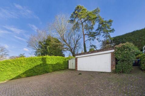 DOUBLE GARAGE & DRIVEWAY