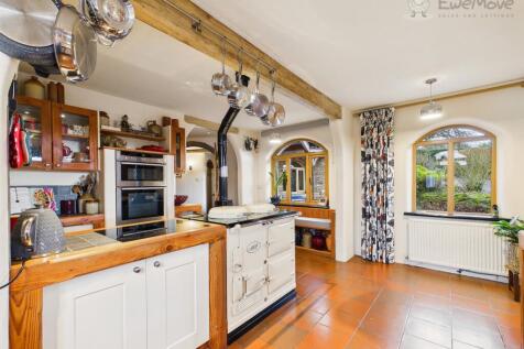 EWEMOVE TIVERTON - KITCHEN