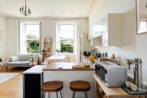 Sitting Room/Kitchen