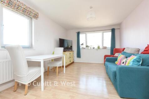 Lounge/Dining Area