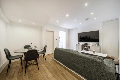 A beautifully presented two bedroom garden flat to let. Located on the popular Shirland Road W9 this is lower ground floor garden flat that offers a spacious reception room, a fully fitted kitchen, ma