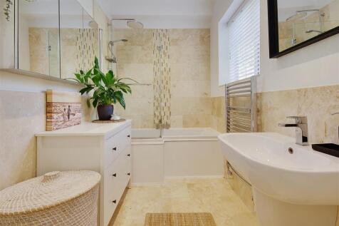 49 Family Bathroom B.jpg