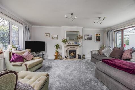 1 Conifer Drive, Hambrook-PorticoMarketing-Nexa-21