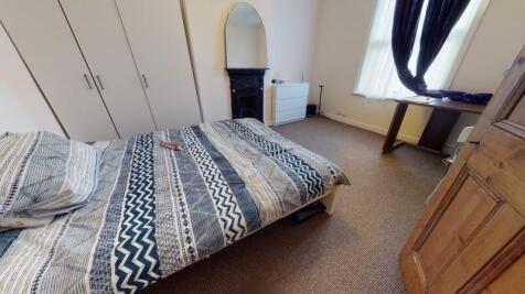 Spacious 2 bedroom terrace house in Hyde Park! Available from 01/07/2026 - Available from 01/07/23! C Tax A