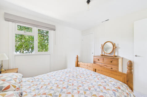 CAM01354G0-PR0586-STILL011