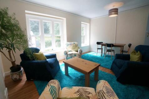 4 Bedroom House in LL57 1NR