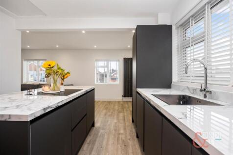 Phyllis Avenue 106-014.JPG