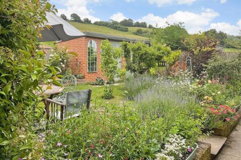 Brochure Rear Garden