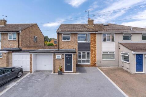 19 Anderson Drive, Ashford, TW15 1BG-1.jpg