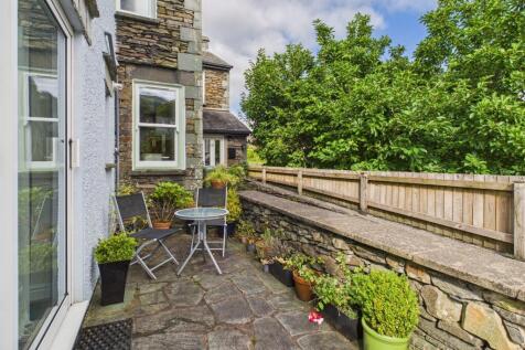 Rear patio courtyard