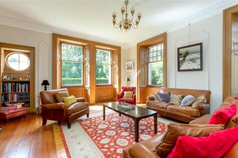 6 bed, 3 bath Detached in Edinburgh - Photo 4