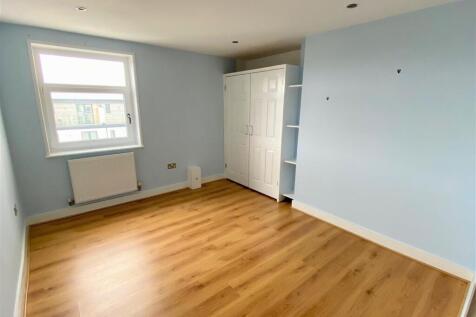 4 Whitewater Apartments Bedroom 2