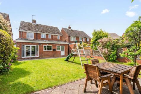 78 Ferndown Road_18.jpg
