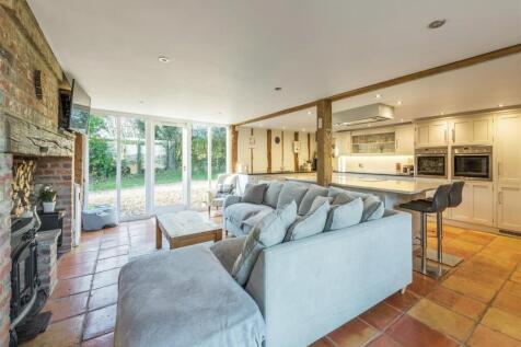 Internal Kitchen/ Dining Area