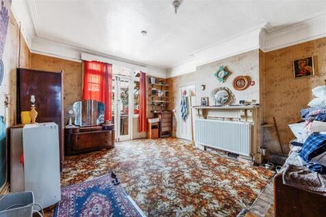 18 Buxton Gardens-3.jpg