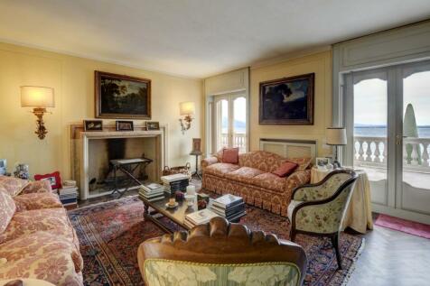 Renovated period vil