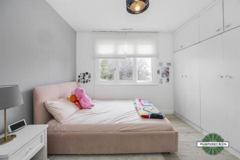 564 Upper Brentwood Road -004.JPG