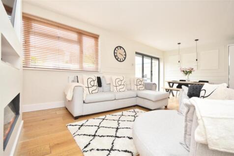 Sitting / Dining Area