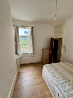 Two Six Estates are delighted to offer this ground floor, self-contained studio flat, comprising of a large sleeping and living area, its own private separate shower room and separate private kitchen