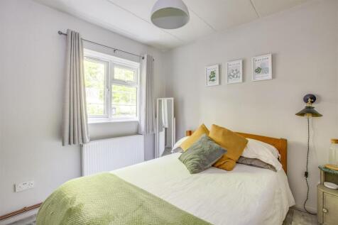 5 Malvern Close, HP13 5SA-1.jpg