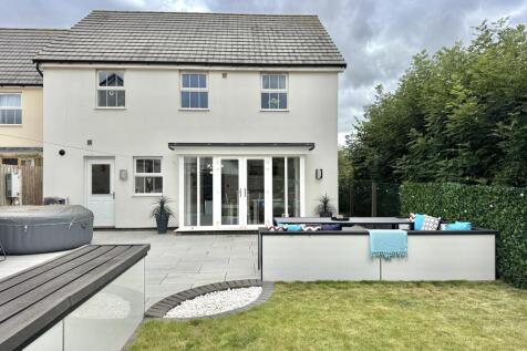 Enclosed Landscaped Garden