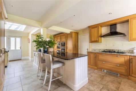 Kitchen/B'fast Room