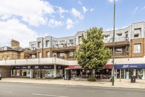 A two bedroom apartment perfect for those looking for a central location. There is a spacious living room with balcony, eat in kitchen, and communal roof terrace.