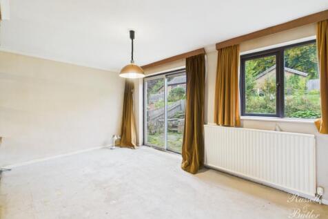 CAM02127G0-PR0352-STILL005