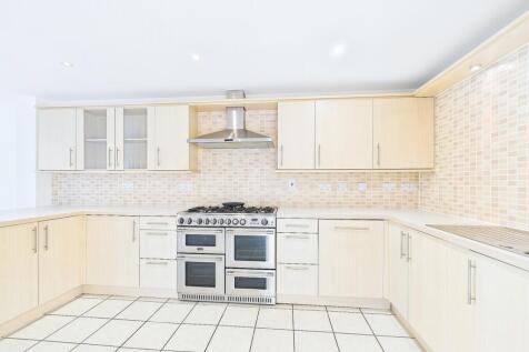 CAM01909G0-PR0320-STILL005