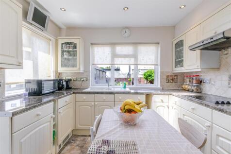 Kitchen 1.jpg